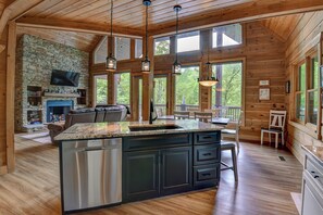 Interior - A Beary Nice Cabin - 3 Bed 3.5 Bath, Hot Tub, Fishing, Pet Friendly (Vilas)