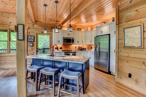 Fridge, microwave, oven, stovetop - A Beary Nice Cabin - 3 Bed 3.5 Bath, Hot Tub, Fishing, Pet Friendly (Vilas)