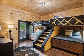 4 Schlafzimmer, Schreibtisch, BĂŒgeleisen/BĂŒgelbrett, kostenloses WLAN