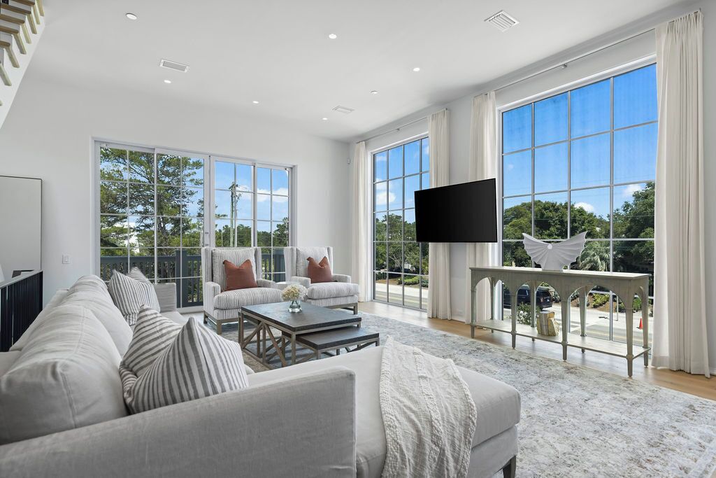 Oceanview Oasis: Luxury 6BR Home with Pool