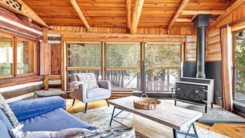 Smart TV, fireplace, stereo