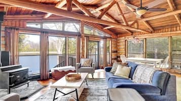 Smart TV, fireplace, stereo