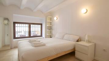 2 bedrooms, iron/ironing board, travel crib, free WiFi