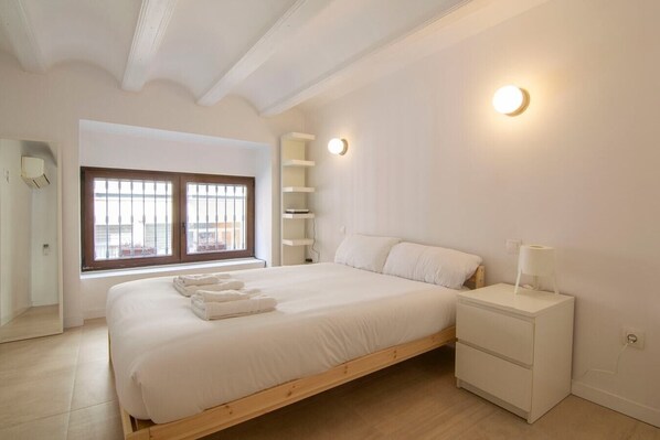 2 bedrooms, iron/ironing board, travel crib, free WiFi - VLC HOST - Botánico (València)