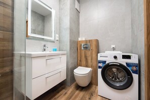 Shower, hair dryer, towels - Ursus Cosy Apartment #51 (Warszawa)