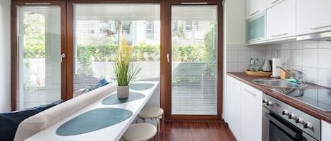 Fridge, oven, stovetop