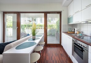 Fridge, oven, stovetop - Las Kabacki Comfy Apartment (Warszawa)