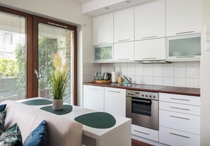 Kjøleskap, ovn og kokeplater