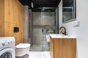 Shower, free toiletries, hair dryer, towels - Szurmana Modern Studio (Katowice)