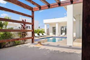 Pool - NEW Modern Villa ~ Jacuzzi ~Pvt Pool ~ Close2Beach (Noord)