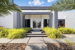 Exterior - NEW Modern Villa ~ Jacuzzi ~Pvt Pool ~ Close2Beach (Noord)