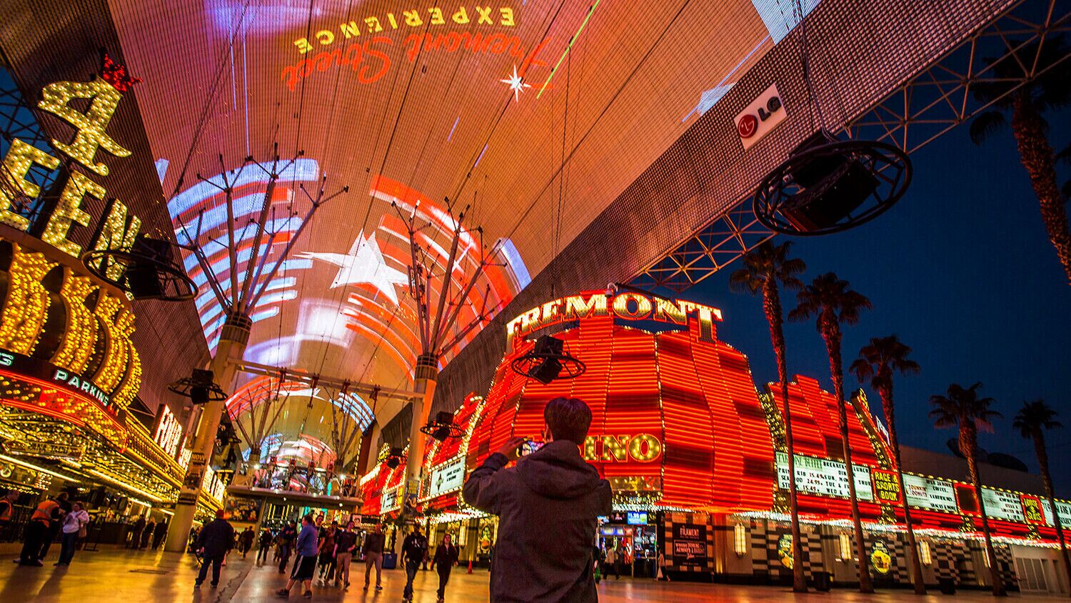 Fabulous downtown las vegas experience walking distance from everything
