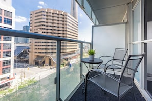 Comfort Apartment, Kitchen, City View | City view - World Wide Stays Suite - CN Tower (Toronto)