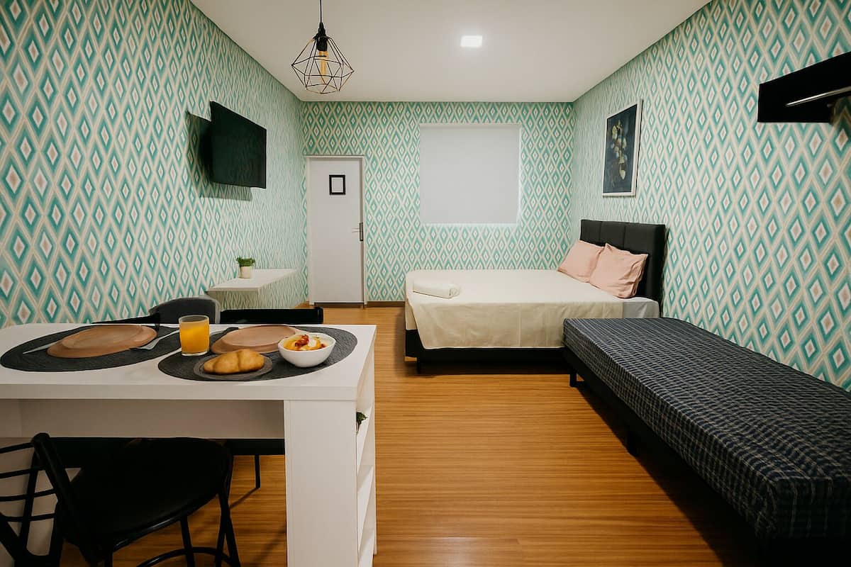Deluxe Double Room, Courtyard View | 1 bedroom, hypo-allergenic bedding, minibar, individually decorated