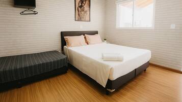 Estúdio exclusivo, vista para o pátio | Roupas de cama antialérgicas, frigobar, individualmente decorados