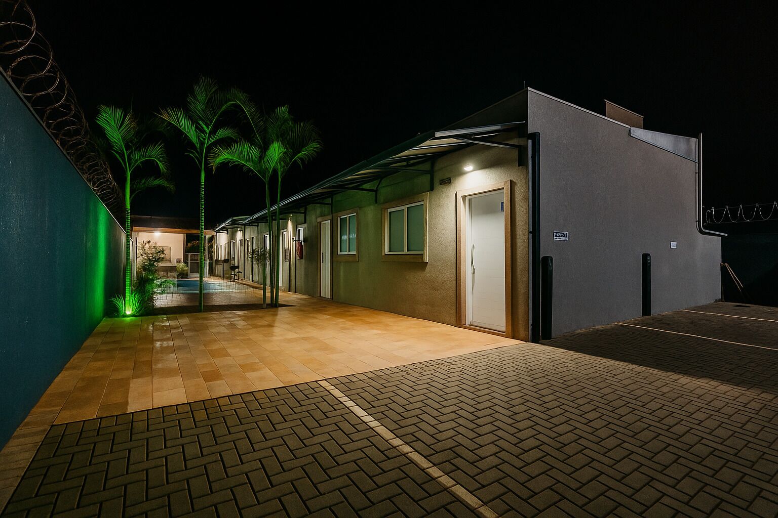 Vista frontal de la propiedad