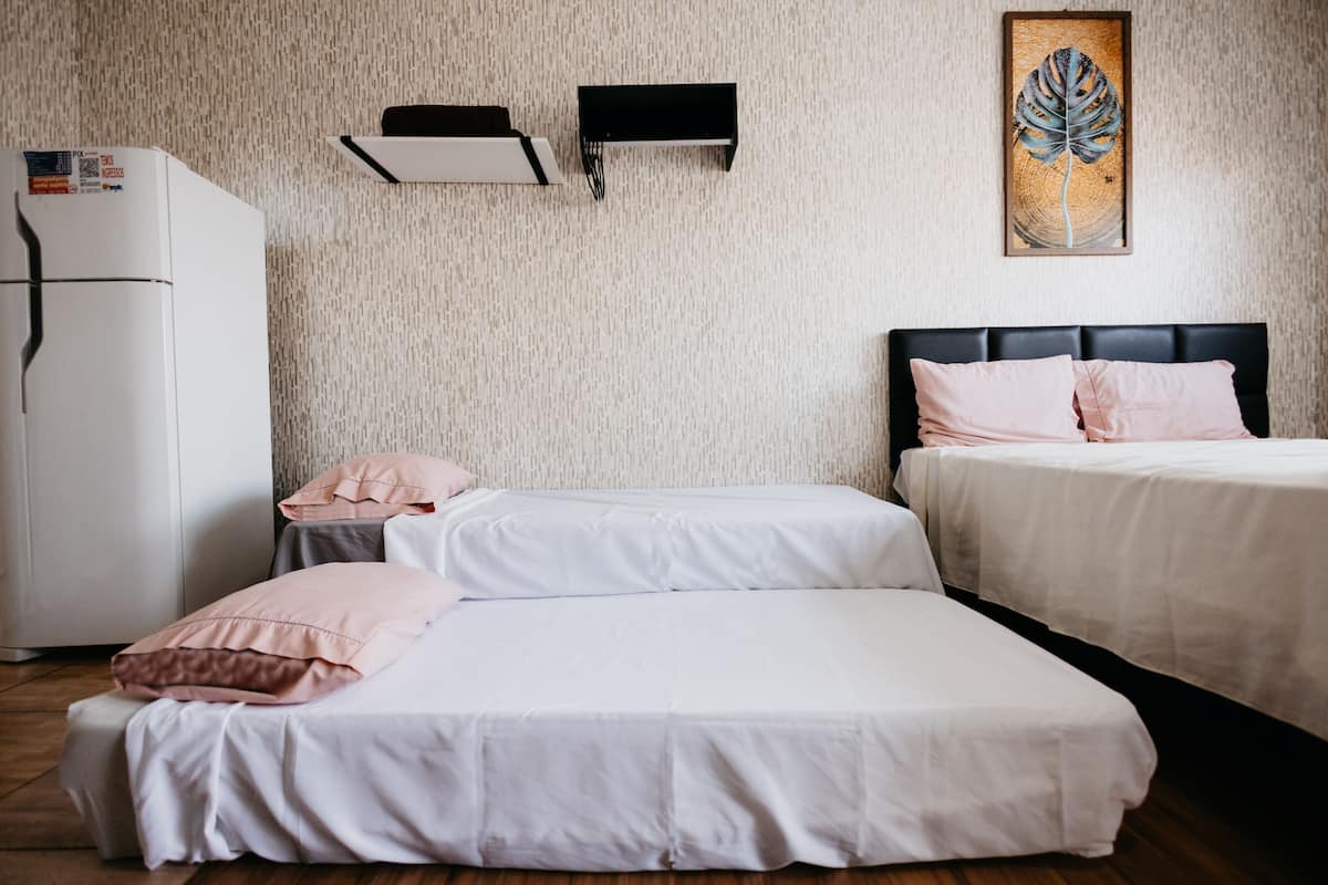 Design Studio Suite, Courtyard View | 1 bedroom, hypo-allergenic bedding, minibar, individually decorated