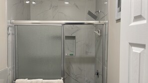 Towels, soap, toilet paper - Luxurious, pristine apartment near country club, perfect for a splendid getaway! (Bohemia)