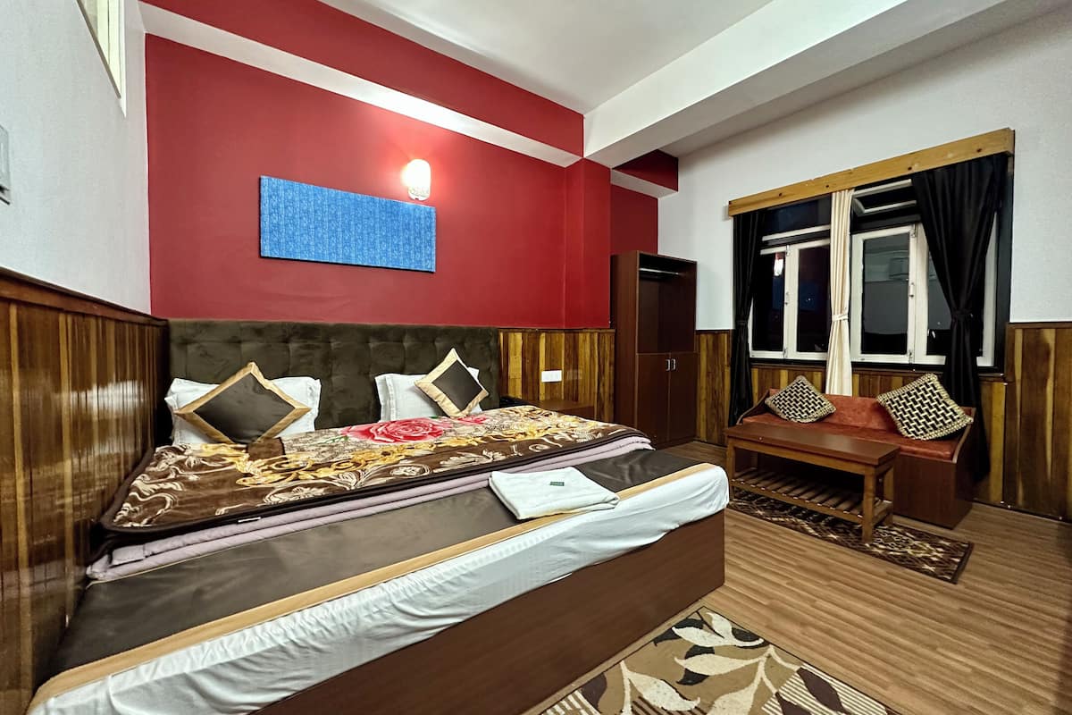 Deluxe Room | Soundproofing, free WiFi, bed sheets