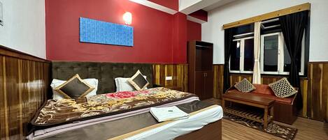 Deluxe Room | Soundproofing, free WiFi, bed sheets