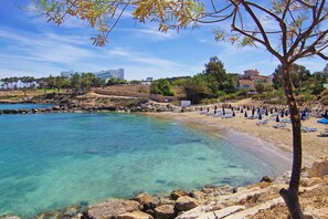 On the beach - Jenny - Beachfront Apartment (Protaras)