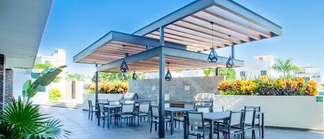 屋外ダイニングエリア