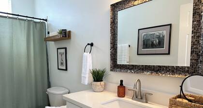 Festive New Orleans Home! Close to French Quarter with Off-Street Parking