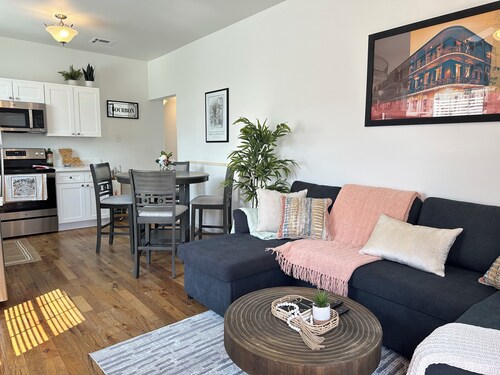 Festive New Orleans Home! Close to French Quarter with Off-Street Parking