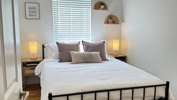 4 bedrooms, iron/ironing board, WiFi, bed sheets