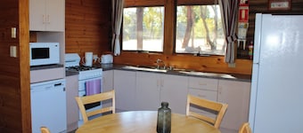 Cosy cabin in the Grampians with mountain views