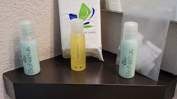 Comfort Room | Bathroom | Free toiletries, hair dryer