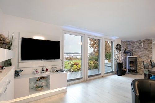 Ferienhaus 'Häuser' mit Seeblick, privater Terrasse und WLAN