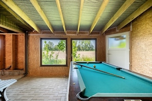 Games room - Apartment 'Haus Schöneck' with Private Terrace, Private Garden and Wi-Fi (Otterndorf)