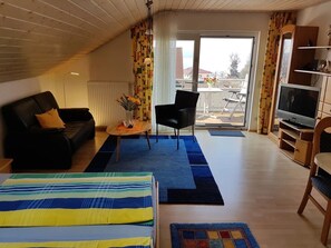 TV, stereo - Apartment 'Herter 1' with Lake View, Balcony and Wi-Fi (Uhldingen-Mühlhofen)
