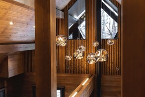豪華木屋, 山景 | 起居區 | LED 液晶電視、壁爐、地暖系統