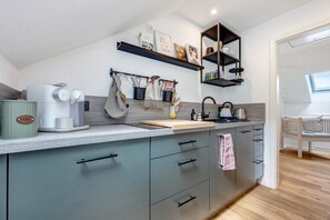 Kühlschrank, Herdplatte, Geschirrspüler