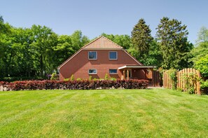 Exterior - Holiday Apartment Otte with Shared Terrace, Private Garden and Wi-Fi (Apen)