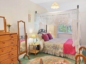 1 bedroom, iron/ironing board, WiFi, bed sheets - Exmoor View, Wootton Courtenay (Wootton Courtenay)