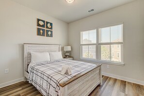 3 bedrooms, iron/ironing board, WiFi, bed sheets - Modern North Myrtle Beach Oasis! (North Myrtle Beach)