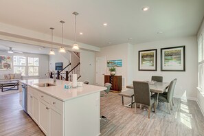 Interior - Modern North Myrtle Beach Oasis! (North Myrtle Beach)