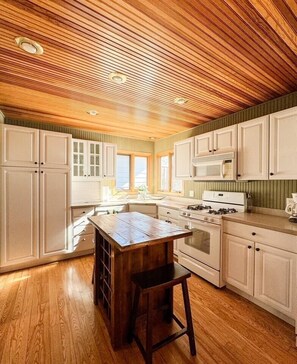 Fridge, microwave, oven, stovetop - Lakefront Cabin on LCO - The Sunset Escape (Hayward)