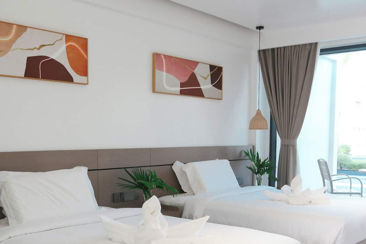 1 habitación, caja de seguridad en la habitación y escritorio
