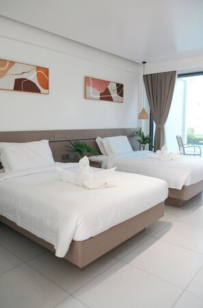 In-room safe, desk, blackout drapes, soundproofing - Willander Resort (Panglao)