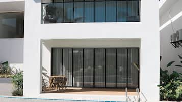 1 habitación, caja de seguridad en la habitación y escritorio