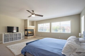 5 dormitorios, escritorio, tabla de planchar con plancha y cuna de viaje