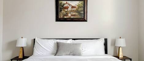 Bureau, fer et planche à repasser, Wi-Fi gratuit, draps fournis