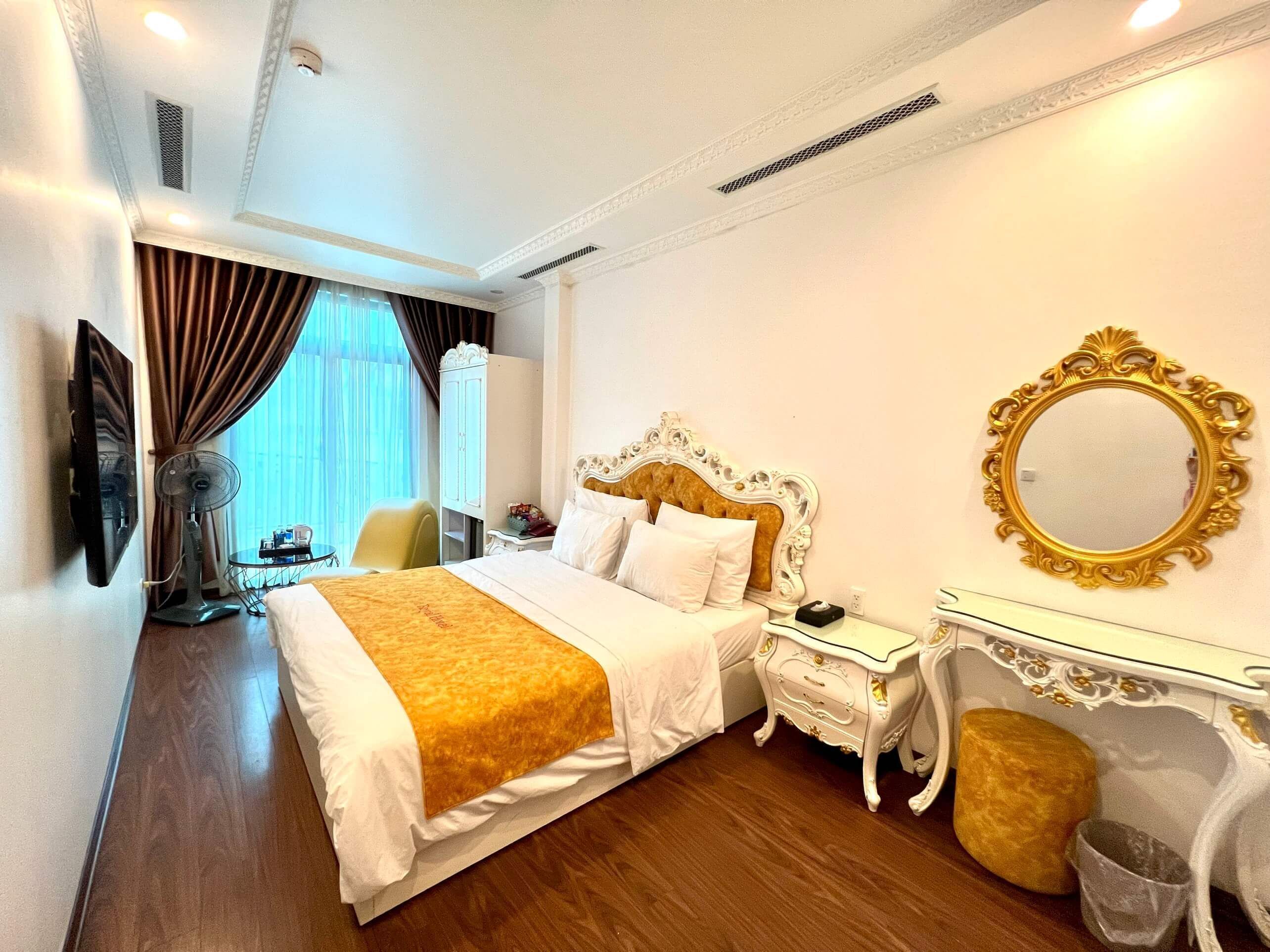 Luxury-Doppelzimmer, Stadtblick | Schreibtisch, laptopgeeigneter Arbeitsplatz, kostenloses WLAN