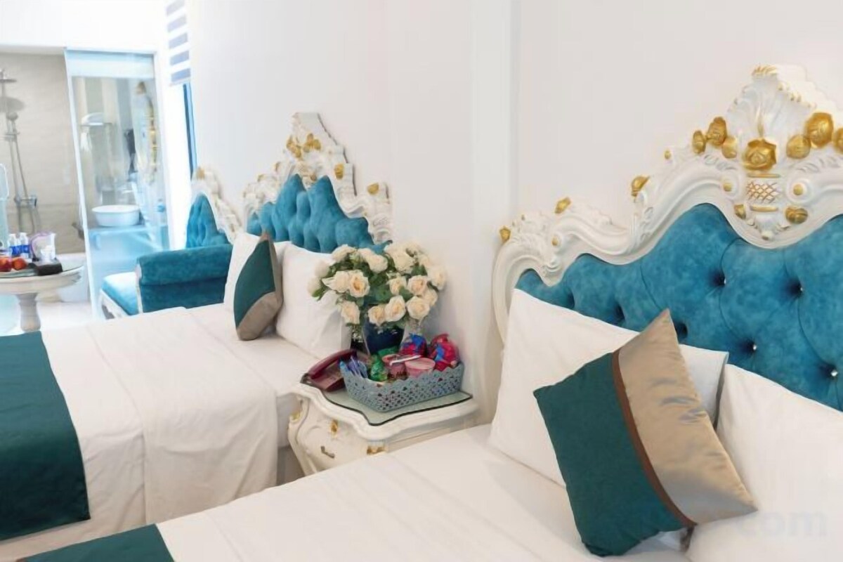 Desk, laptop workspace, WiFi (free), bed sheets