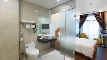 Basic Double Room, City View | Bathroom | Shower, rainfall showerhead, designer toiletries, hair dryer