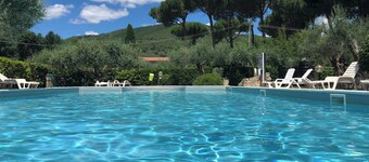 Tranquil location with views of Lake Trasimeno!